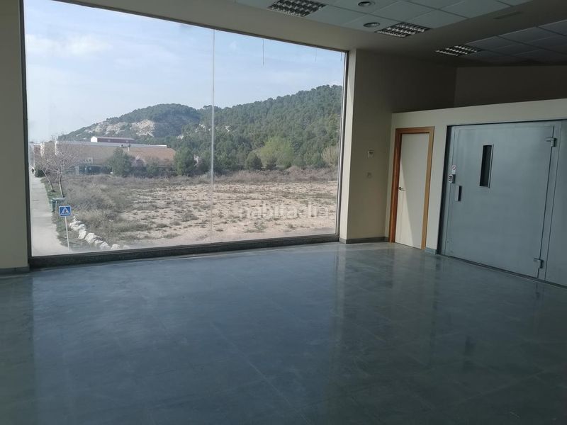 Foto ac53be76-f068-42fe-9615-6d7cc77f8993. Nave industrial en Valtierra