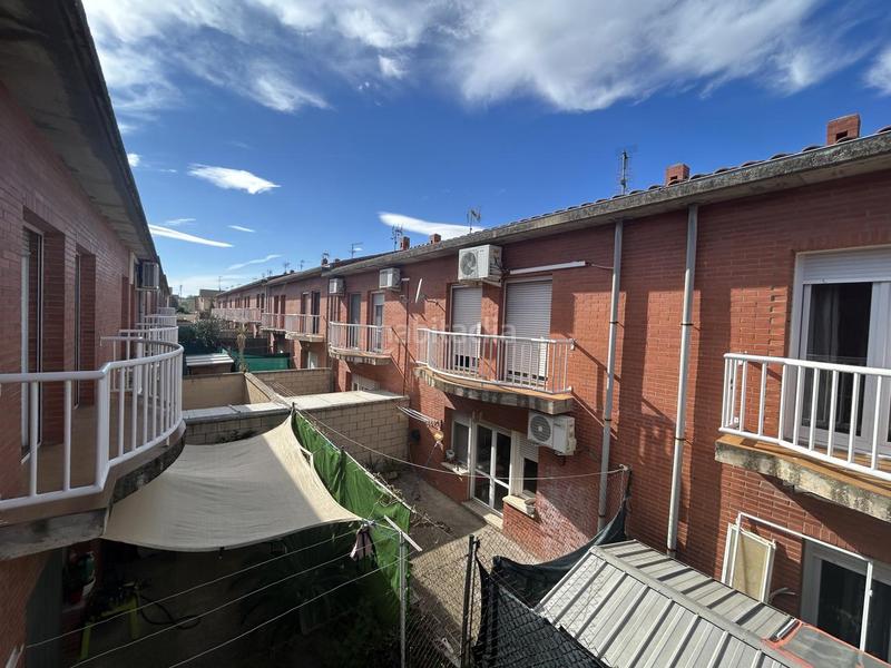 Foto de9031e6-a9a4-4935-92c5-3ee5cfe445dc. Haus mit heizung parking in Castejón