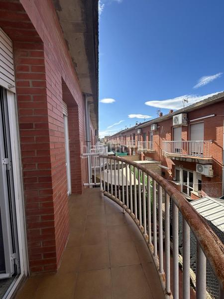 Foto e4d53183-108a-442a-b366-cf2d62a9a4fe. Haus mit heizung parking in Castejón