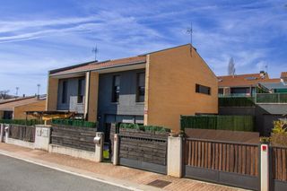 Casa  Urbanizacion la harinera irindegia. Chalet urbanización la harinera, calle irendegía 75 aoiz