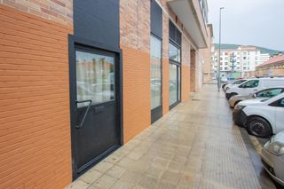 Local Comercial  Intxaurdi. Local reformado con salida de humos en berriozar