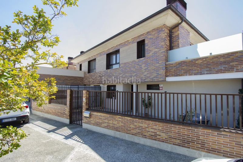 Foto 0e24e809-ec96-4464-a580-a876d39c4e96. Casa aparellada amb calefacció aparcament piscina a Iza
