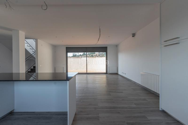 Foto 1725d0ba-1663-4f8c-924d-b47f38dff987. Casa adosada espléndida casa adosada con amplios espacios y terraza solarium en Rubí