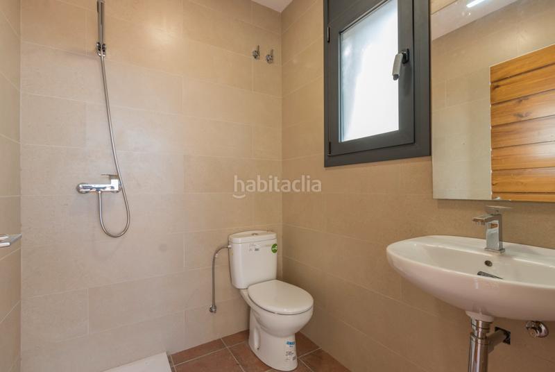 Foto 19c2a219-9dce-4ff3-9e95-b805cbcf6317. Casa adosada espléndida casa adosada con amplios espacios y terraza solarium en Rubí