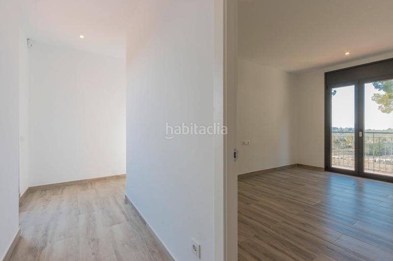 Foto 31000432-b4cf-40b2-aa1d-5f1c6f4fe559. Casa adosada espléndida casa adosada con amplios espacios y terraza solarium en Rubí