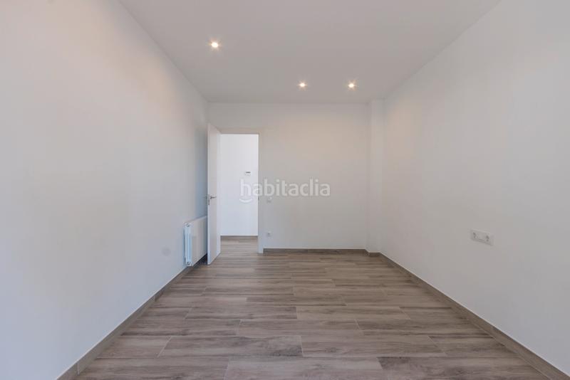 Foto 3c8dbeef-16f6-43e6-b14a-eacf1df5bda8. Casa adosada espléndida casa adosada con amplios espacios y terraza solarium en Rubí