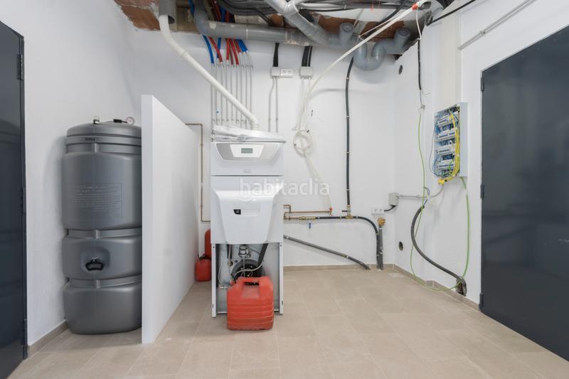 Foto 3feaf1dd-d154-4017-bca7-ee800c234939. Casa adosada espléndida casa adosada con amplios espacios y terraza solarium en Rubí