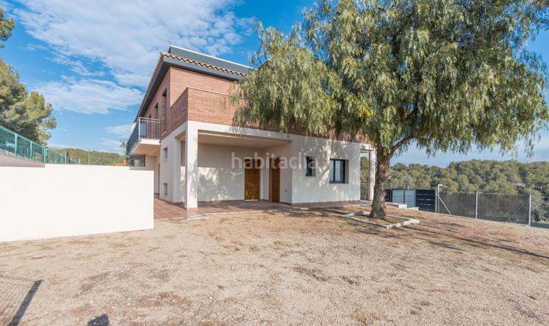 Foto 4cf97829-04ed-4a67-ae6b-7cc0234b25f7. Casa adosada espléndida casa adosada con amplios espacios y terraza solarium en Rubí