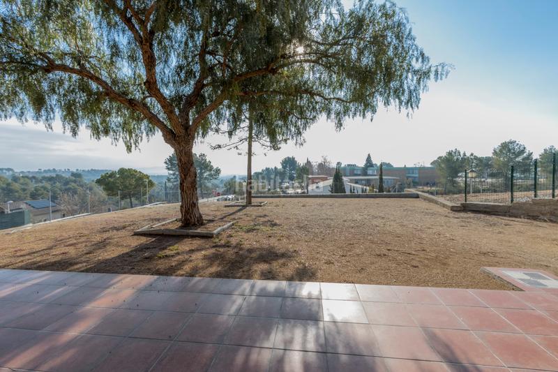 Foto 551df6b5-64bf-4bee-9ff8-c56d456ff5bc. Casa adosada espléndida casa adosada con amplios espacios y terraza solarium en Rubí