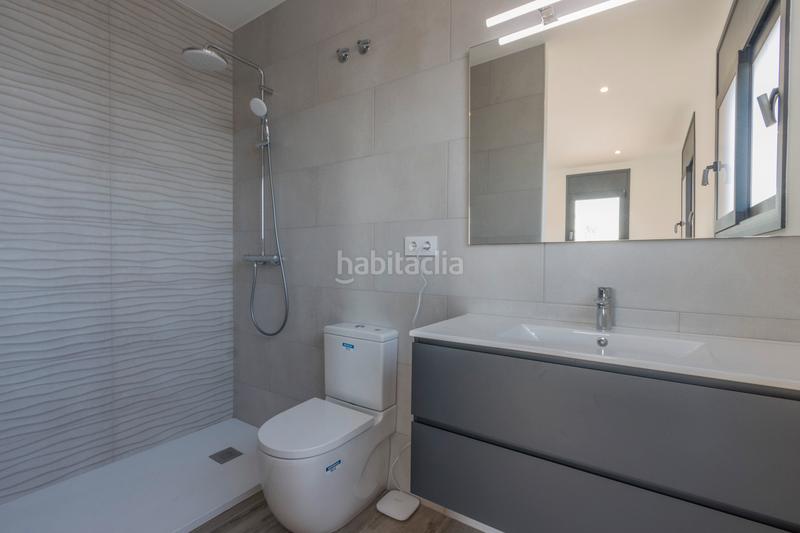 Foto 63a23c8f-68eb-45c5-a2b4-60104be5e745. Casa adosada espléndida casa adosada con amplios espacios y terraza solarium en Rubí