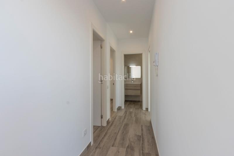 Foto 67838dba-4e1b-4c4c-b724-a09c998e6910. Casa adosada espléndida casa adosada con amplios espacios y terraza solarium en Rubí