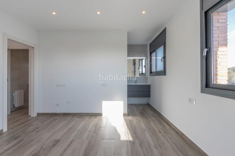 Foto 70e1258d-8f67-4e13-bf7a-def7e9ab6c75. Casa adosada espléndida casa adosada con amplios espacios y terraza solarium en Rubí