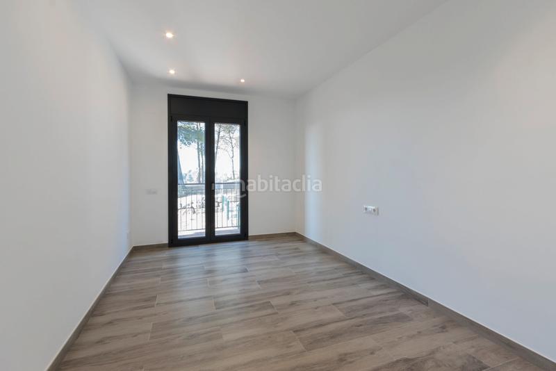 Foto 88f2e5fd-b6f8-417c-8c3d-af19563d8c96. Casa adosada espléndida casa adosada con amplios espacios y terraza solarium en Rubí