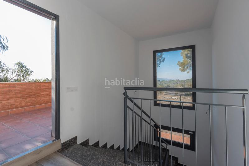 Foto 89ba2715-843f-4d4f-982d-d8f944f596da. Casa adosada espléndida casa adosada con amplios espacios y terraza solarium en Rubí