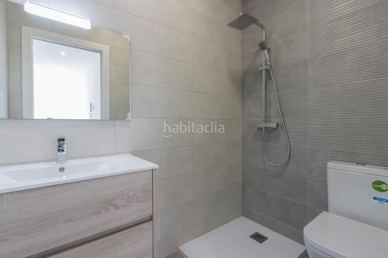 Foto 8f1a1d76-053c-4e24-b947-ffba14454c5c. Casa adosada espléndida casa adosada con amplios espacios y terraza solarium en Rubí