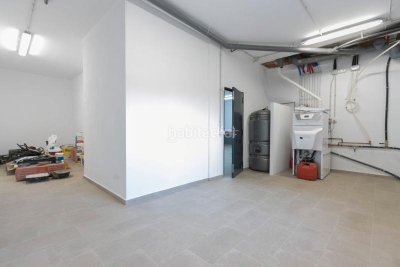 Foto 9898c5da-2c56-40f5-b819-a928ccd85666. Casa adosada espléndida casa adosada con amplios espacios y terraza solarium en Rubí