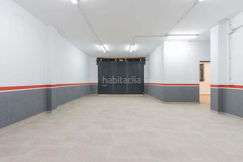 Foto a57cebf9-03b9-4b32-a147-1daab6601134. Casa adosada espléndida casa adosada con amplios espacios y terraza solarium en Rubí