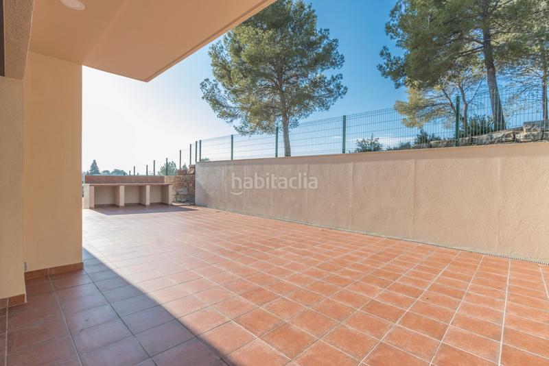 Foto bed7cb19-e84f-40eb-ad76-06853bfa1dd9. Casa adosada espléndida casa adosada con amplios espacios y terraza solarium en Rubí