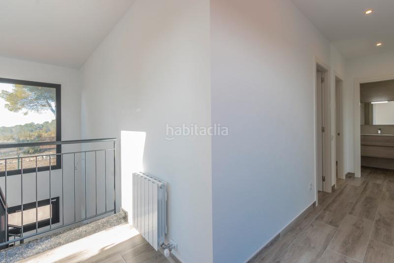 Foto dba7c93f-03aa-4c20-9c77-c16c5b16db3a. Casa adosada espléndida casa adosada con amplios espacios y terraza solarium en Rubí