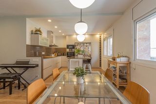 Etagenwohnung  Carrer de gósol. Acogedora vivienda en zona privilegiada en sarrià