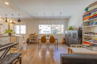 Piso  Carrer de gósol. Acogedora vivienda en zona privilegiada en sarrià, junto plaza a