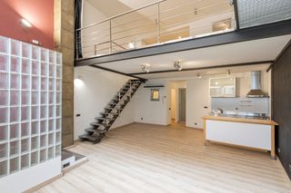 Rent Office space  Carrer d'homer. Estudio dúplex en alquiler en el putxet i el farró