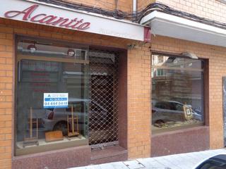 Alquiler Local Comercial  Miguel de cervantes kalea. Lonja con amplios escaparates