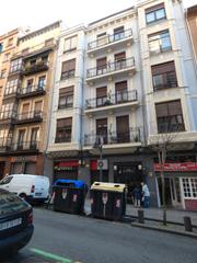 Pis a Calle general concha 46. Se vende piso y local (bar)
