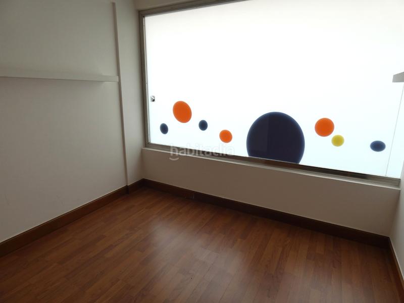 Foto e8d9a94d-73ed-4222-906f-e944bcf7cc26. Geschäftsraum mit heizung in Iralabarri Bilbao