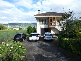 Chalet in Bárcena de Cicero. Chalet individual con 1.000 m2 terreno proximo a laredo