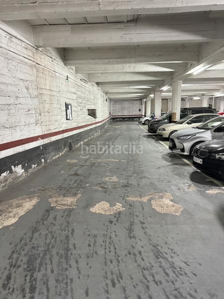 Foto 3ea4fc77-cd76-4db3-b7e4-557e7e7a189d. Parking voiture dans Barrio de Uribarri Bilbao