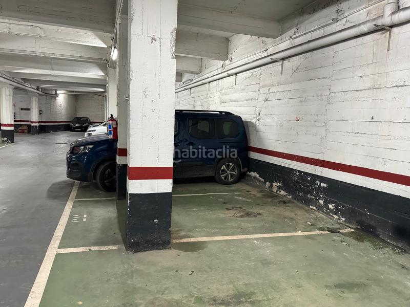 Foto 5a4d5945-1edd-437e-8360-deea24c1aa85. Parking voiture dans Barrio de Uribarri Bilbao