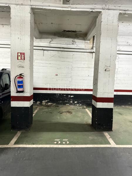 Foto eb8a9fba-8128-44d8-8fe2-bb9f6a696dd6. Parking voiture dans Barrio de Uribarri Bilbao