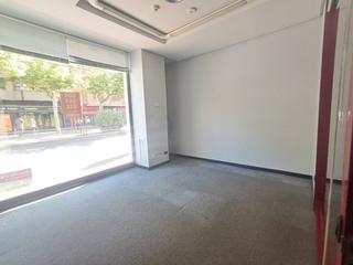 Local Comercial  De la paz. Local en alquiler en residencia