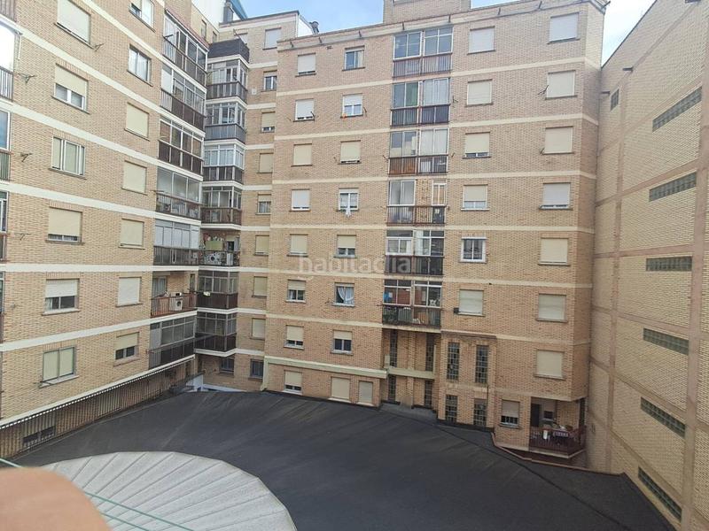 Foto b119618b-8a23-4c3b-9682-7c51ed06e441. Alquiler piso avenida de la paz en Residencia Logroño