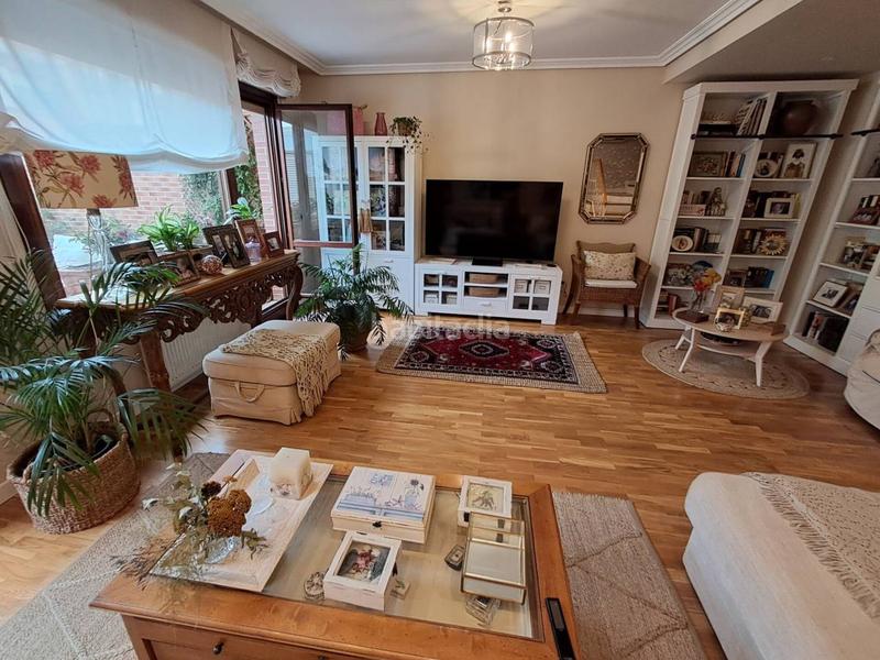 Foto f46a5908-ce72-45b8-b7be-26f222560067. Casa adosada chalet en venta en La Cava - Fardachón Logroño