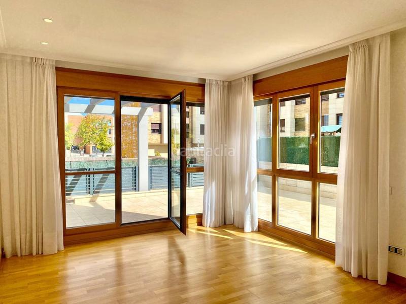 Foto a75e7841-8d45-4c67-9b73-a97ddcaa8ed2. Pis amb calefacció aparcament piscina a La Cava - Fardachón Logroño