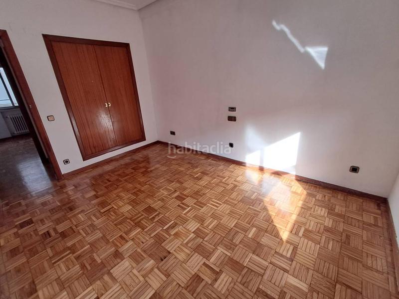 Foto 2f7f5a76-256b-40c6-b47a-66ccc3eb7379. Etagenwohnung mit heizung in Gran Via Logroño