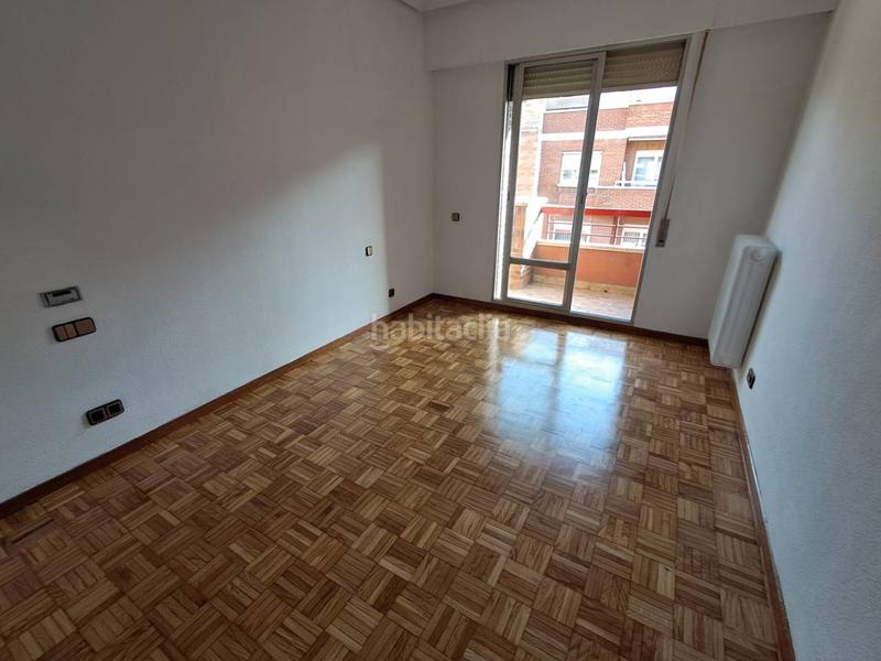 Foto 3bac064c-df06-4dc8-8bca-96c030084dba. Etagenwohnung mit heizung in Gran Via Logroño