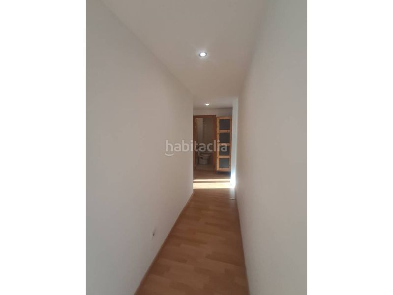 Foto 7317f511-a6c5-43c0-9a0e-380b96d307f1. Piso  en venta en Lardero
