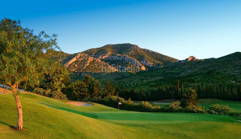 Foto 204a9d7b-fc2c-40fb-97c1-70502df57709. Casa aparellada a urbanització golf b 122 a Bonmont Terres Noves Mont-roig del Camp