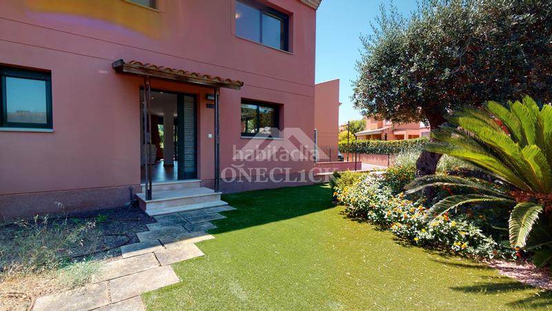 Foto 43e19165-e67b-4e18-9e47-ae501bf4a54c. Casa aparellada a urbanització golf b 122 a Bonmont Terres Noves Mont-roig del Camp