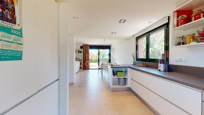 Foto 4a4d1332-421c-475f-9aeb-23d38346d56a. Casa aparellada a urbanització golf b 122 a Bonmont Terres Noves Mont-roig del Camp