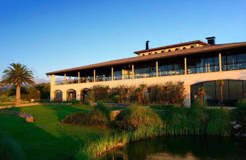 Foto 71b739c4-2fe0-4700-8a8c-0ae85d41e3a4. Casa aparellada a urbanització golf b 122 a Bonmont Terres Noves Mont-roig del Camp