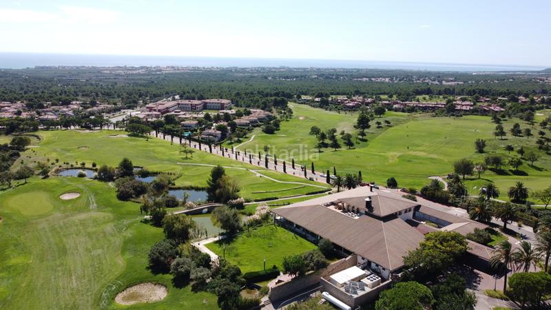 Foto a1f24524-e320-46d3-92f3-dc898c64091d. Casa aparellada a urbanització golf b 122 a Bonmont Terres Noves Mont-roig del Camp