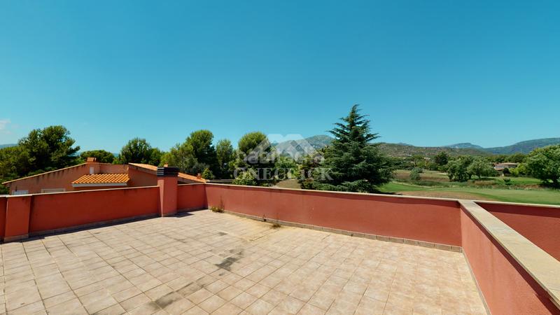 Foto b15b3b23-2fd3-4190-9c3f-8a84a3cf12f0. Casa aparellada a urbanització golf b 122 a Bonmont Terres Noves Mont-roig del Camp