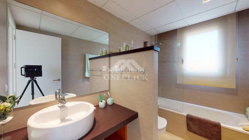 Foto bb4ea36a-a638-456d-8142-9726ad8f47a7. Casa aparellada a urbanització golf b 122 a Bonmont Terres Noves Mont-roig del Camp