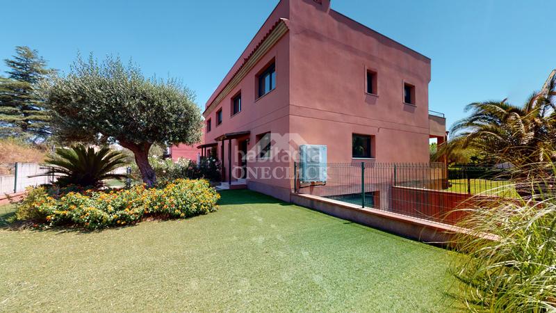 Foto f6e2f9a6-7184-4619-a000-3adce0227b5d. Casa aparellada a urbanització golf b 122 a Bonmont Terres Noves Mont-roig del Camp