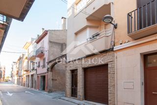 Casa  Raval de sant joan. Gran casa en vinyols i els arcs