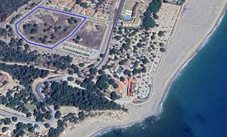 Terrain résidentiel à Via augusta 120. Solar residencial para 43 viviendas en cala d'oques (hospitalet